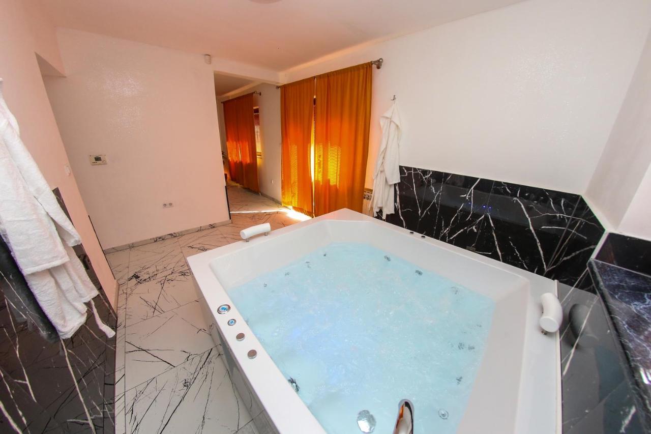 Hedonist Spa Jacuzzi Sarajevo Free Parking Luaran gambar