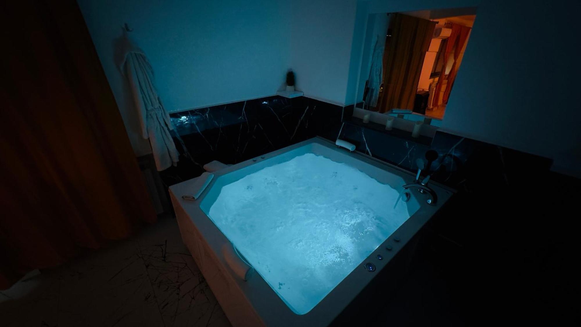 Hedonist Spa Jacuzzi Sarajevo Free Parking Luaran gambar